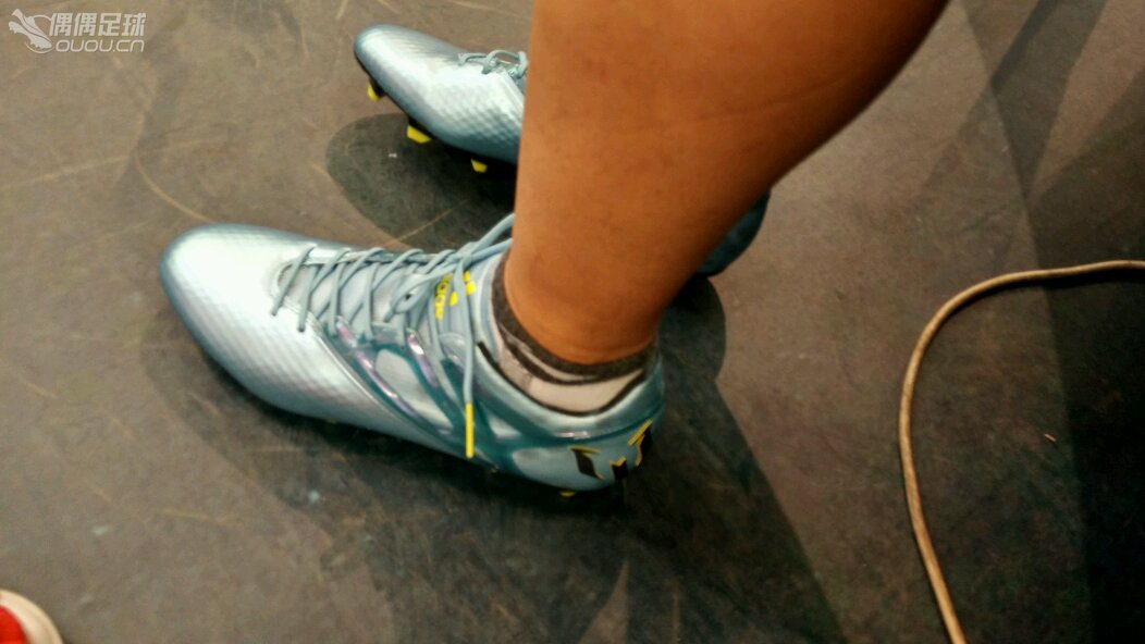 终于搞到了梅西的新款15.1 好开心!