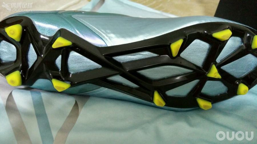 终于搞到了梅西的新款15.1 好开心!