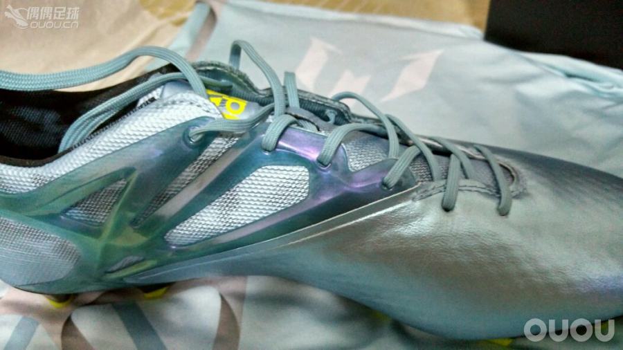 终于搞到了梅西的新款15.1 好开心!