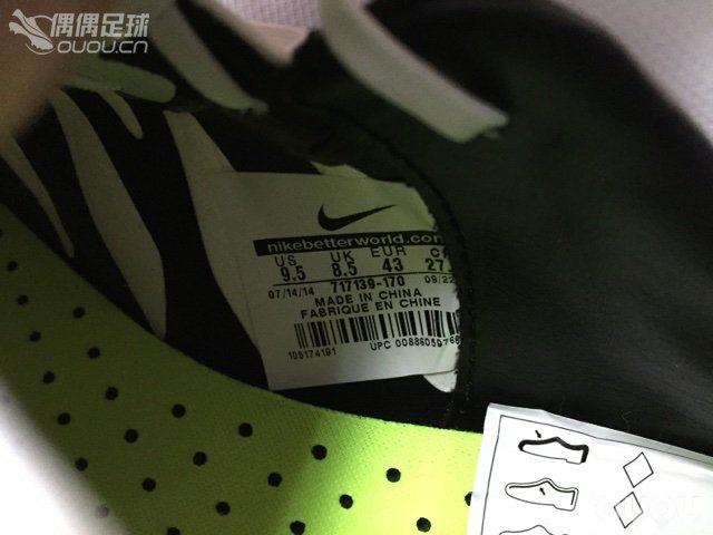 刺客10AG顶级测评:紧凑,贴合感强,新鞋还穿不了厚袜子,薄袜子踢人工草磨破脚了,俩水泡。