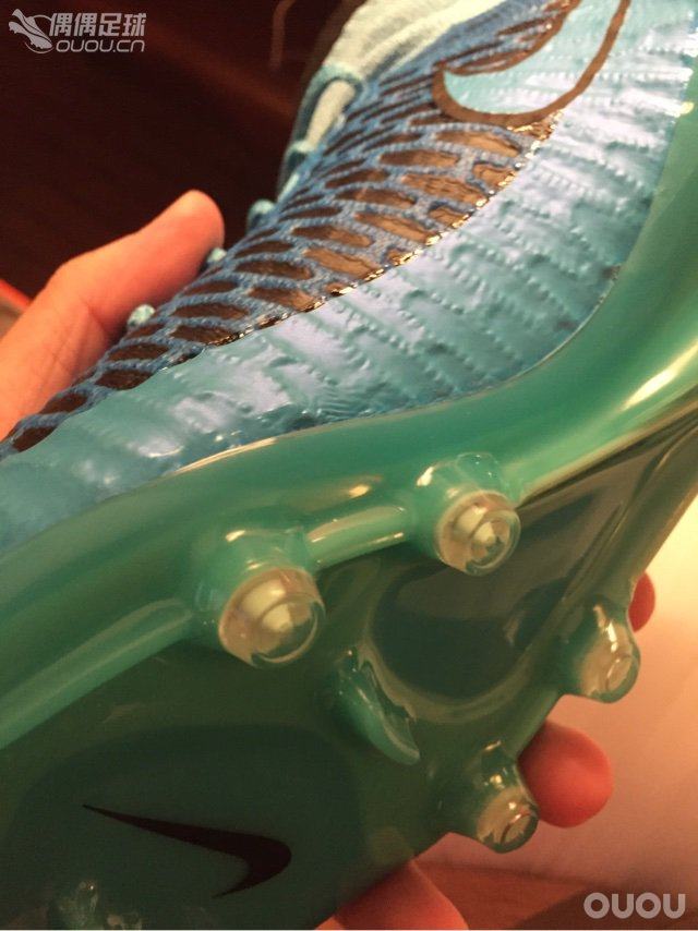 呵呵,我终于理解,产地决定一双鞋的品质。。越南佬这就是Nike叫你做的鞋?