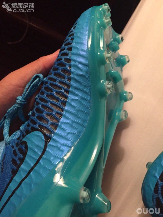 呵呵,我终于理解,产地决定一双鞋的品质。。越南佬这就是Nike叫你做的鞋?