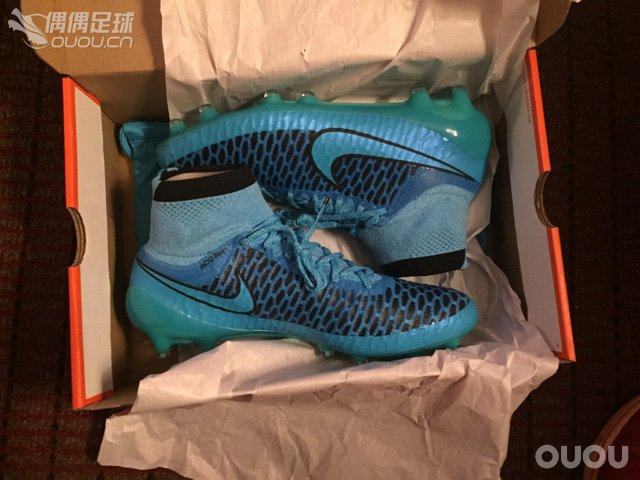 呵呵,我终于理解,产地决定一双鞋的品质。。越南佬这就是Nike叫你做的鞋?