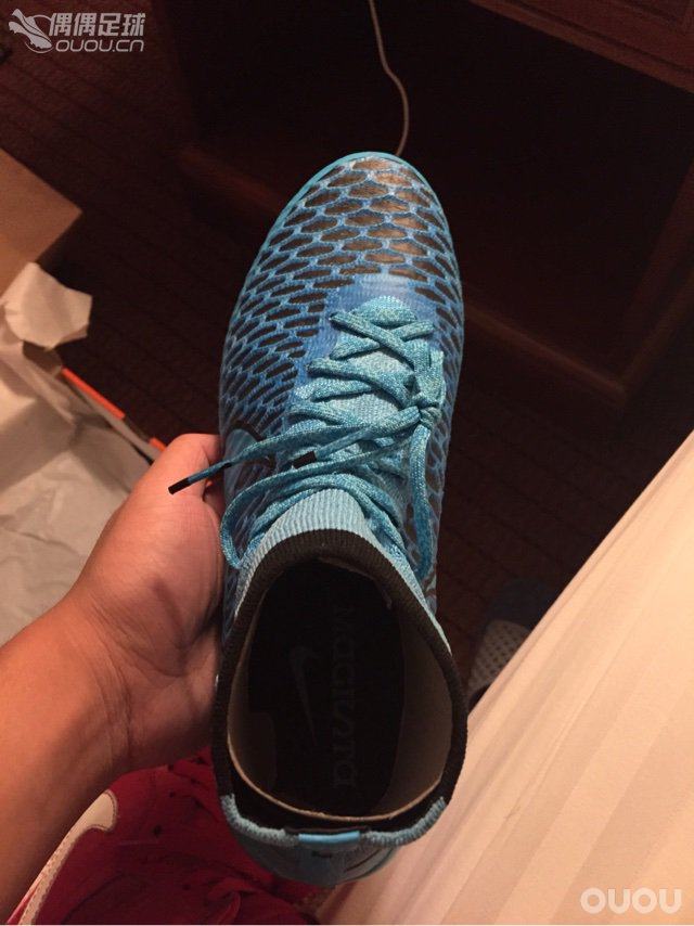 呵呵,我终于理解,产地决定一双鞋的品质。。越南佬这就是Nike叫你做的鞋?