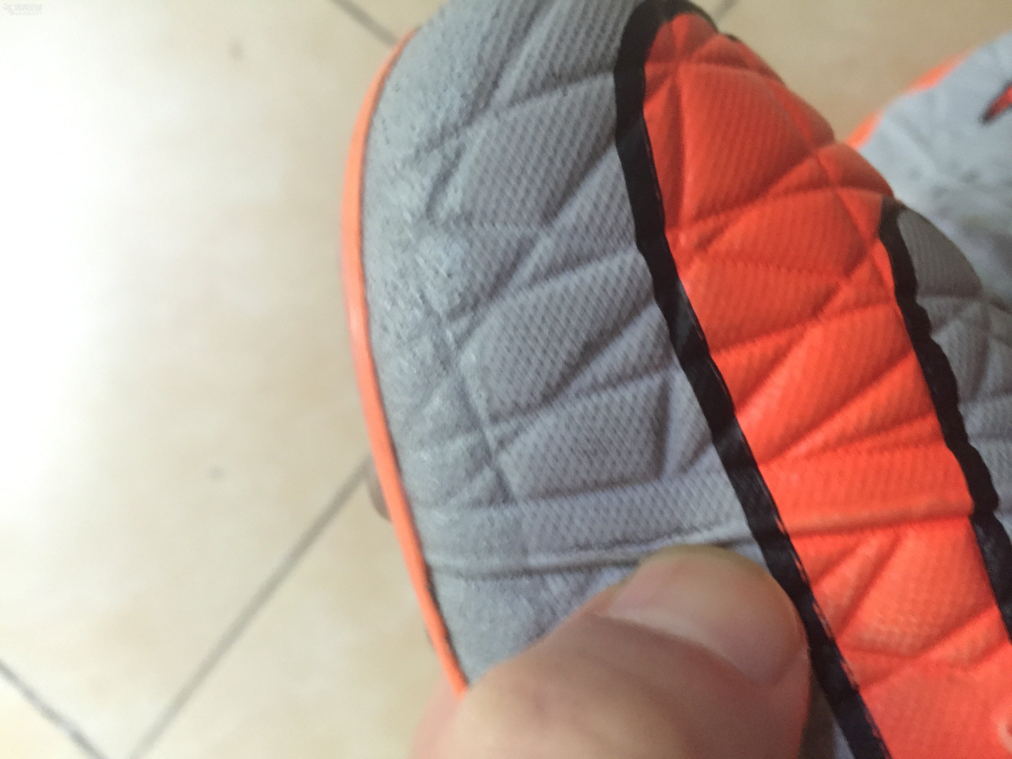 毒蜂2顶级 鞋面破了,大家快来看