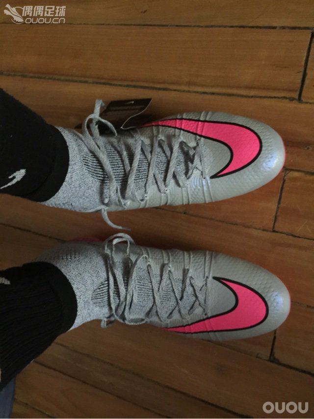 刚入手的新战靴这次找对码数了,之前一直想要闪银但是忍了