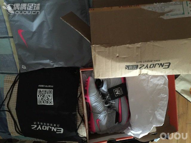 刚入手的新战靴这次找对码数了,之前一直想要闪银但是忍了