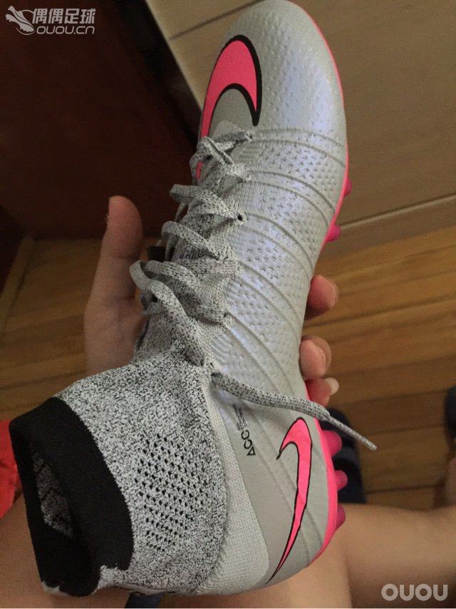 刚入手的新战靴这次找对码数了,之前一直想要闪银但是忍了