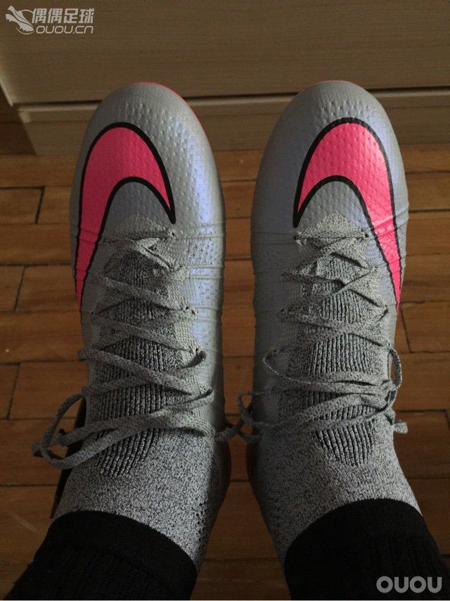刚入手的新战靴这次找对码数了,之前一直想要闪银但是忍了