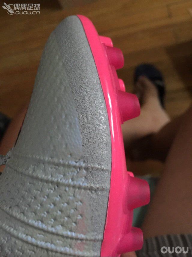 刚入手的新战靴这次找对码数了,之前一直想要闪银但是忍了