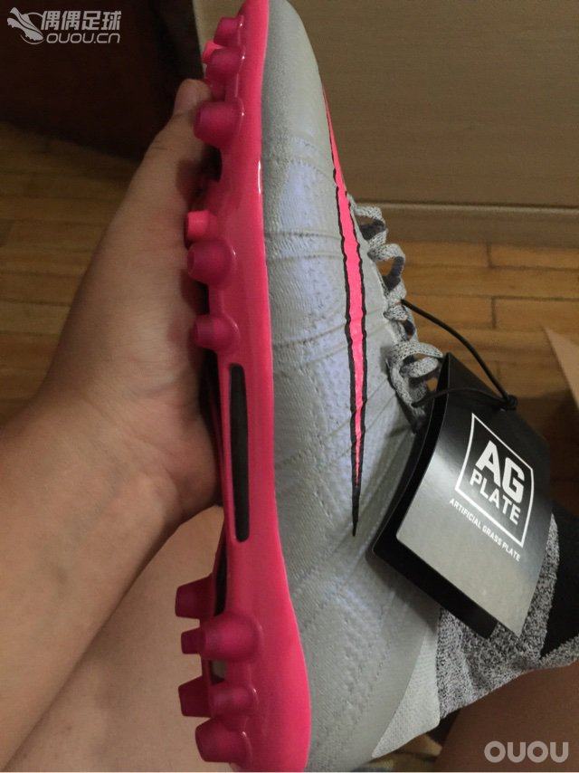 刚入手的新战靴这次找对码数了,之前一直想要闪银但是忍了