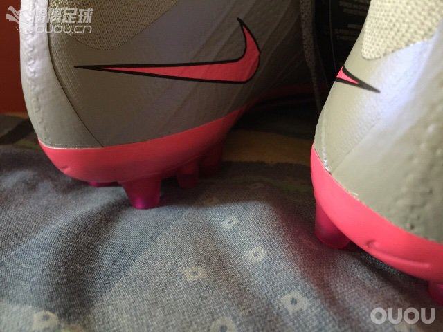 刚入手的新战靴这次找对码数了,之前一直想要闪银但是忍了