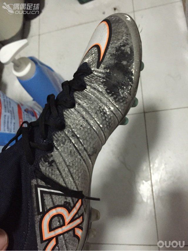 银色SF4,征集比惨,下地第二场的时候开胶,现在下地五场,已经看不出是什么鬼玩意了!