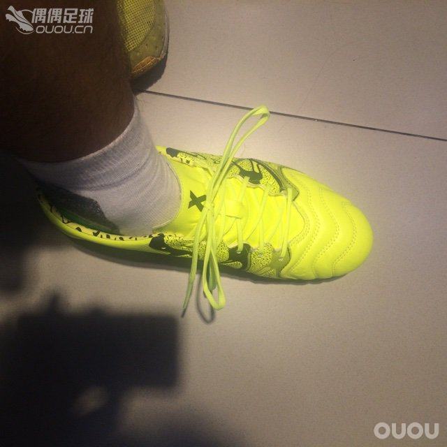 第三双,皮版chaos,这双鞋要给好评,穿着舒适,不是很屠的脚也可以轻松驾驭,鞋面包裹感强烈