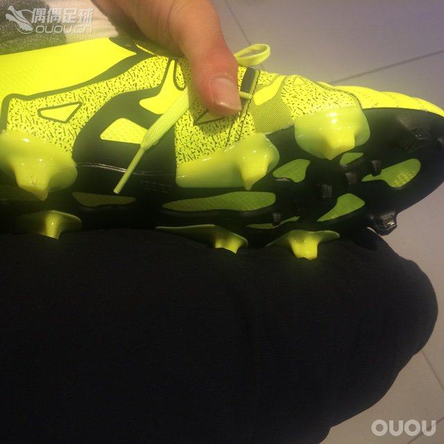 第三双,皮版chaos,这双鞋要给好评,穿着舒适,不是很屠的脚也可以轻松驾驭,鞋面包裹感强烈