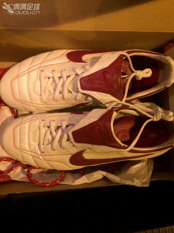 还记得罗纳尔迪尼奥第一次穿上她吗?