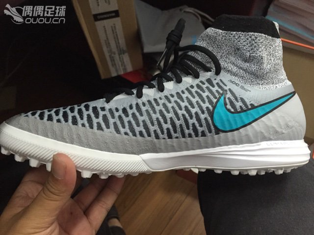 历时一个月的等待,这双银色风暴系列鬼牌顶级tf终于到了,真是等的心力交瘁啊