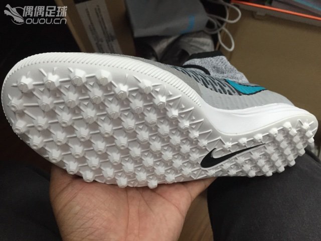 历时一个月的等待,这双银色风暴系列鬼牌顶级tf终于到了,真是等的心力交瘁啊