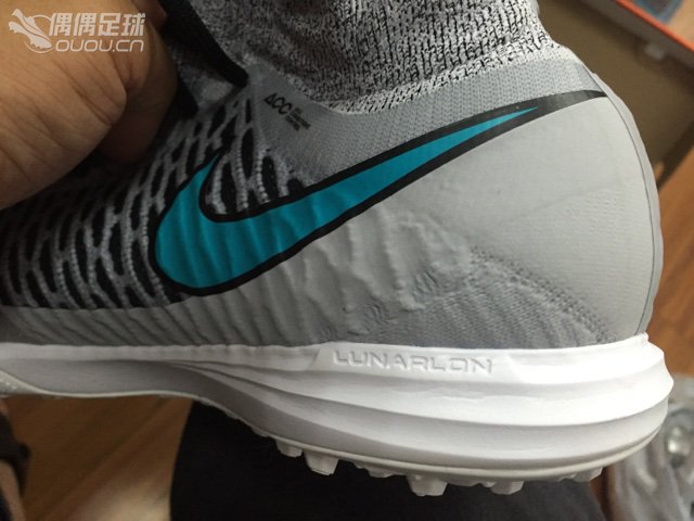 历时一个月的等待,这双银色风暴系列鬼牌顶级tf终于到了,真是等的心力交瘁啊