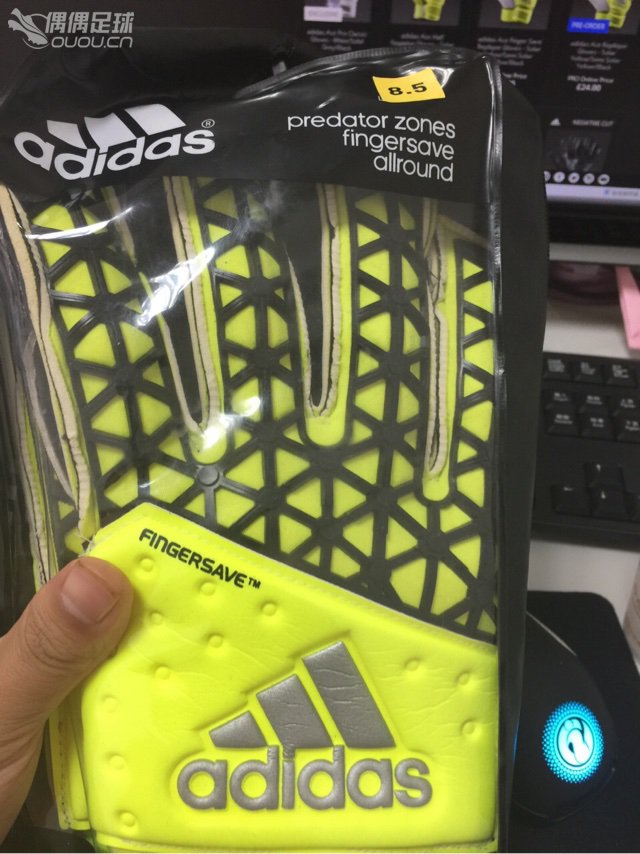 三张流~~~ 今天惊现版主小满的熊亲临七号场现场指导并出战上半场,对手望风而逃内讧不断。