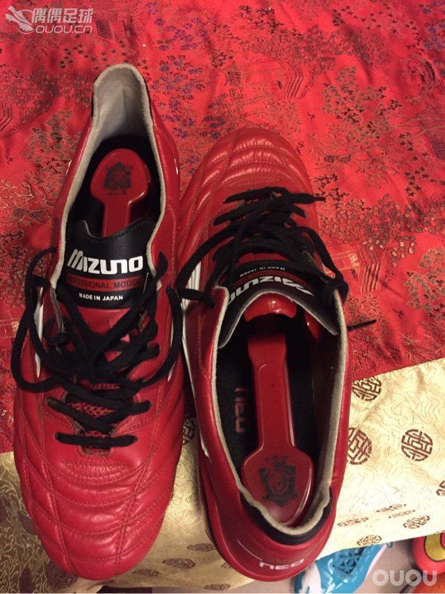 不开心的时候就是把它们全部拿出来,擦擦再放回去,有好几双大了,275的想卖