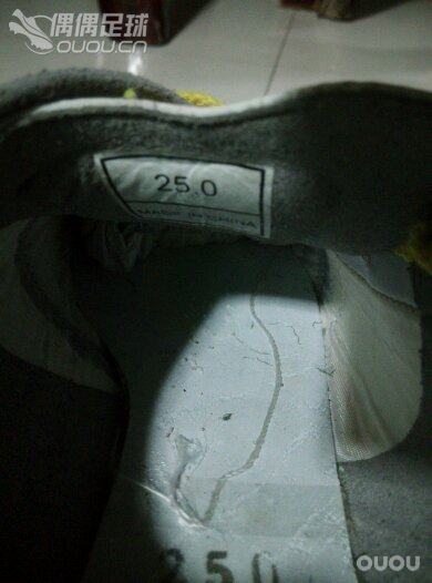 本人年过30 从小踢球 鞋子从大博文到nick中端也换了不少今年开始膝盖痛 岁月不饶人啊