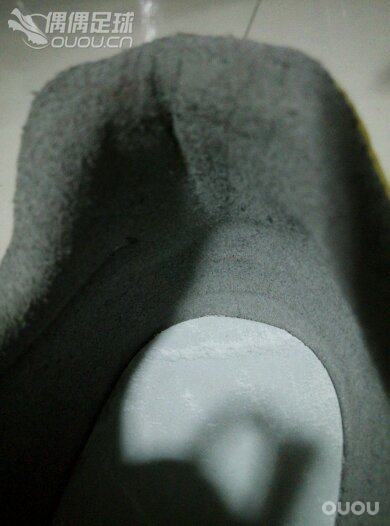 本人年过30 从小踢球 鞋子从大博文到nick中端也换了不少今年开始膝盖痛 岁月不饶人啊