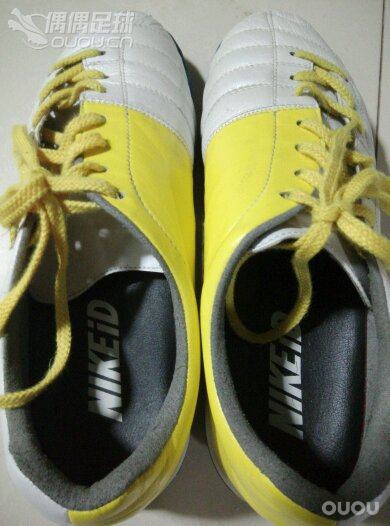 本人年过30 从小踢球 鞋子从大博文到nick中端也换了不少今年开始膝盖痛 岁月不饶人啊