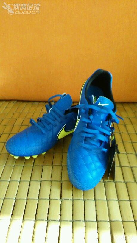 某宝够到中端传奇五一双,求鉴别。个人大概看了一下,应该是正品,中底板用的是尼龙中底。坐等大神。