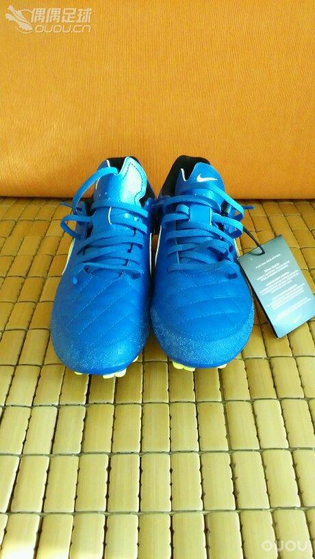 某宝够到中端传奇五一双,求鉴别。个人大概看了一下,应该是正品,中底板用的是尼龙中底。坐等大神。