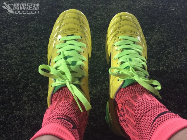 毒蜂 NEO Messi 简单说下上脚感受楼主属于实战派,喜欢袋鼠皮的球鞋