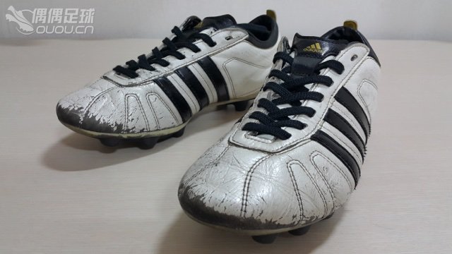 毒蜂 NEO Messi 简单说下上脚感受楼主属于实战派,喜欢袋鼠皮的球鞋