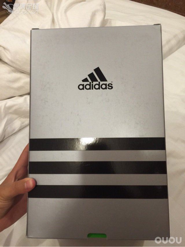 刚买的第三双战靴,还好去的早