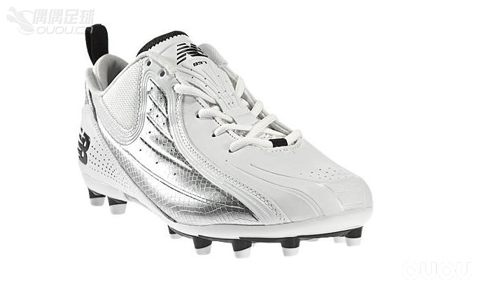 这是什么鞋? 足球鞋还是橄榄球鞋