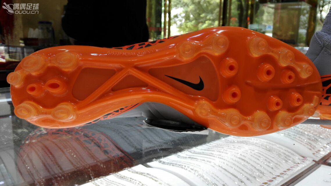 求大神鉴定下 刚某宝到手的毒蜂2两双