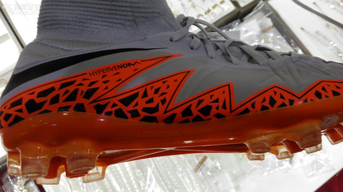 求大神鉴定下 刚某宝到手的毒蜂2两双