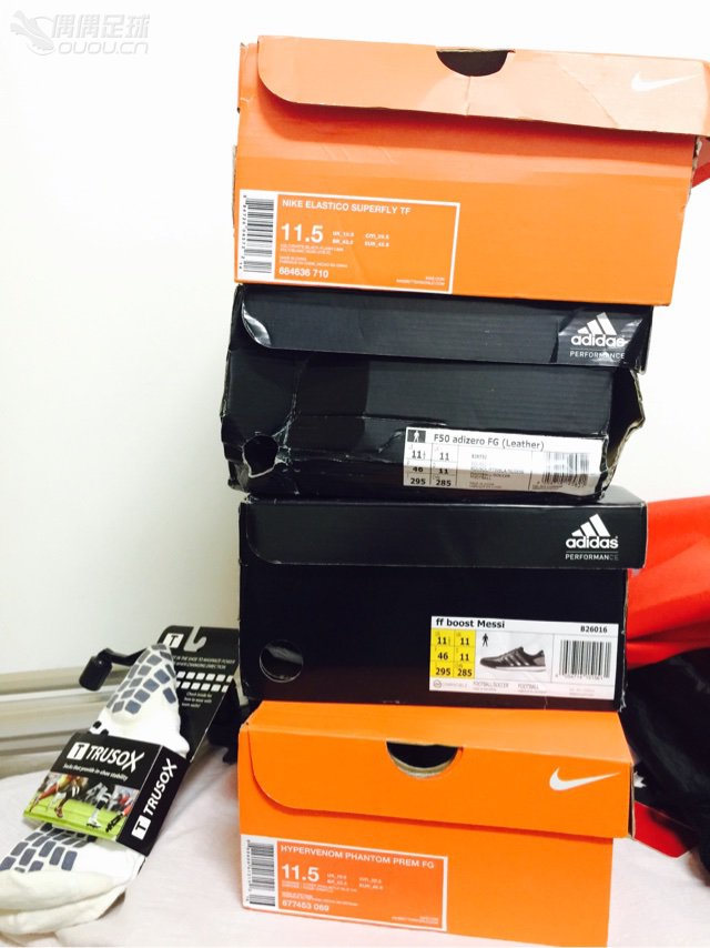 本人高中生,第一次发帖,暨入坑puma
第一双正版足球鞋(记住是正版,之前不小心买到盗版)