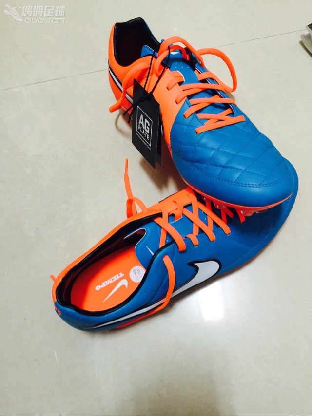 本人高中生,第一次发帖,暨入坑puma
第一双正版足球鞋(记住是正版,之前不小心买到盗版)