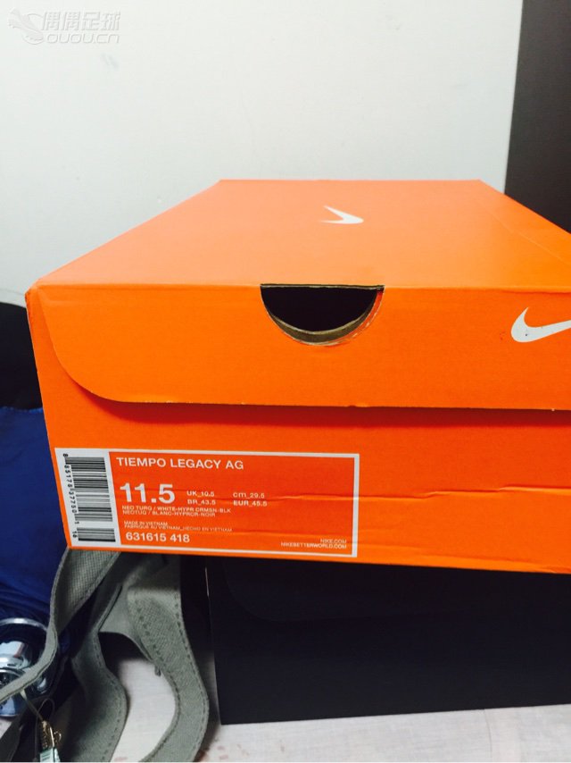 本人高中生,第一次发帖,暨入坑puma
第一双正版足球鞋(记住是正版,之前不小心买到盗版)