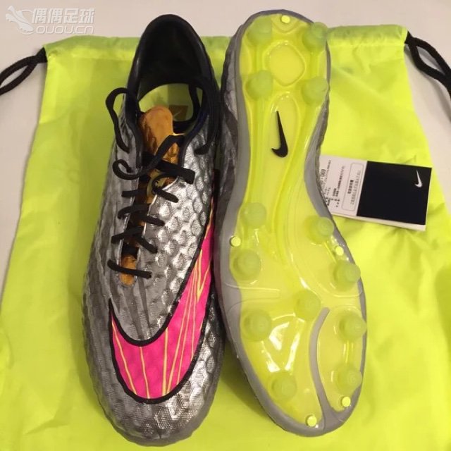 今天刚入手一双骚粉色sf4,就才听说有断底的风险………这个是人品还是质量问题啊,好紧张啊。