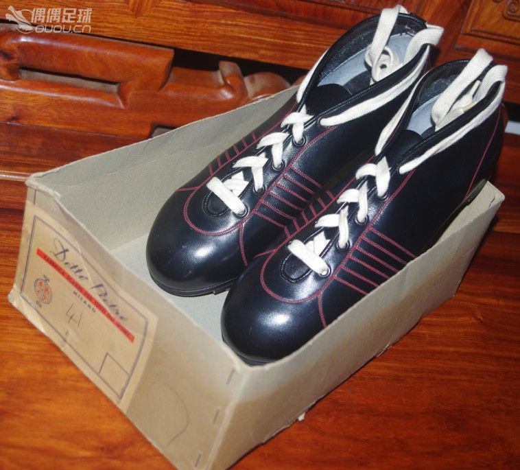 【库存了60多年的4双意大利产全皮手工足球鞋重见天日】&【一个30年代产古董足球】