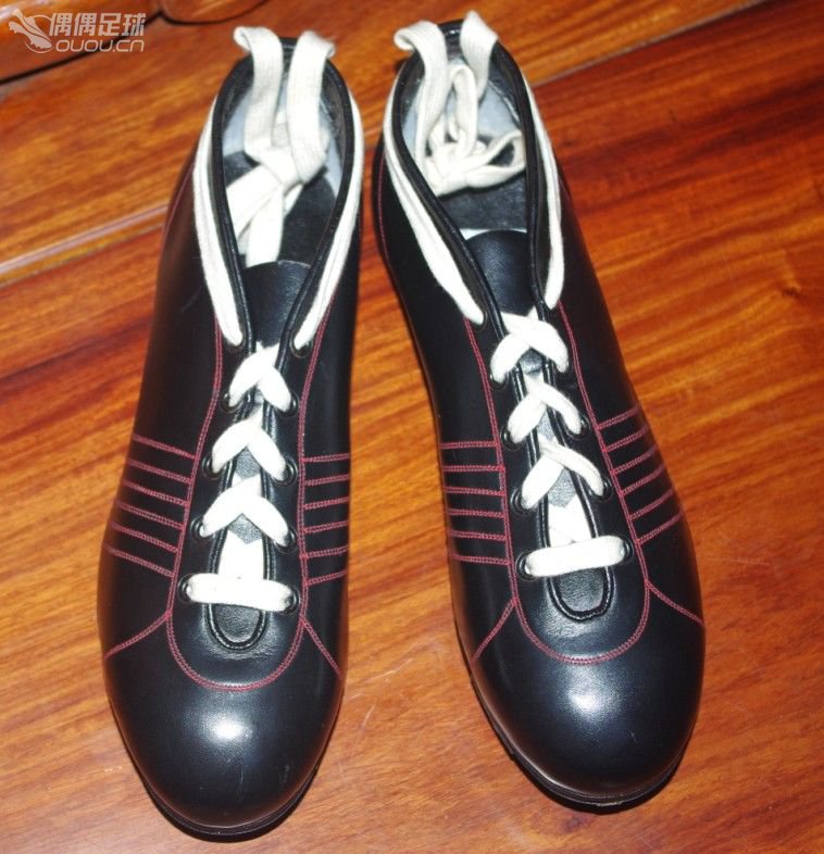 【库存了60多年的4双意大利产全皮手工足球鞋重见天日】&【一个30年代产古董足球】