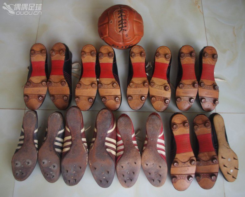 【库存了60多年的4双意大利产全皮手工足球鞋重见天日】&【一个30年代产古董足球】