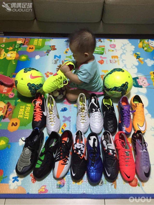 我也来晒晒球鞋吧,还有很多断钉的,鞋底分崩离析的就不拍了吧。