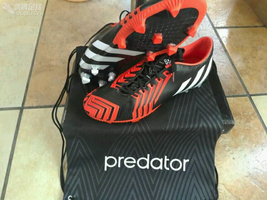 jp265全新全配来自专柜猎鹰14顶级fg,不用介绍了很经典的鞋经典配色带原装鞋盒鞋袋。只换jp265.260鞋。