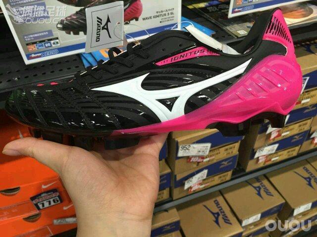 求鉴定,哪位高人知道这是美津浓哪款?是正品吗?