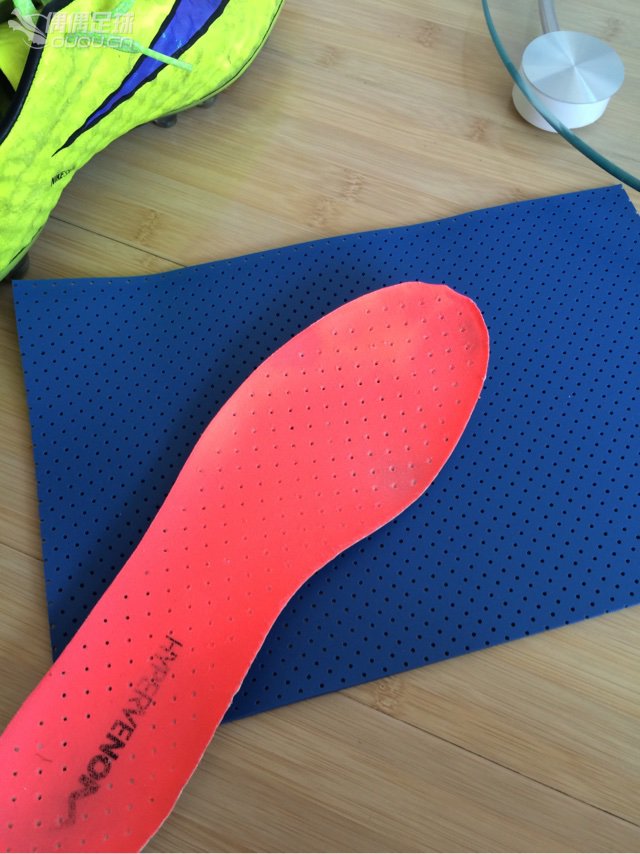 各位大神,顶级毒蜂2,ag钉,我想把鞋垫下面粘上减震那个东西,请问用什么胶?