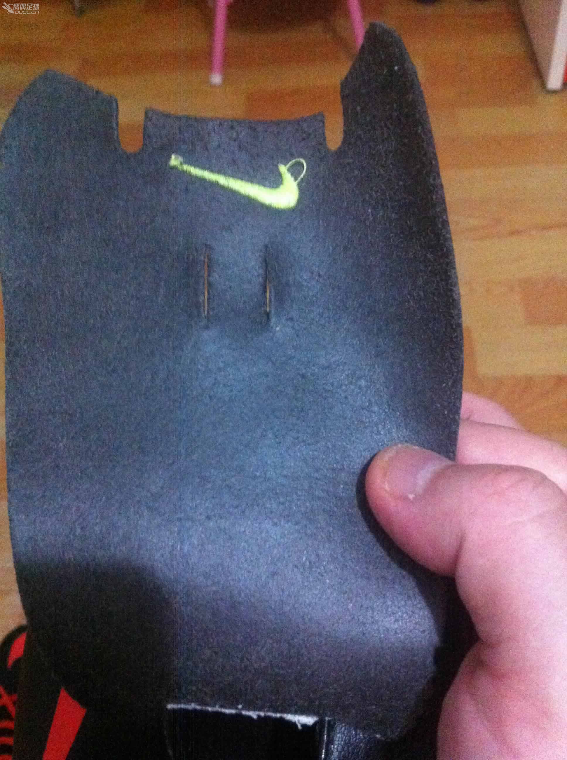 请各位高手帮我看看这鞋是个什么玩意,是不是真的