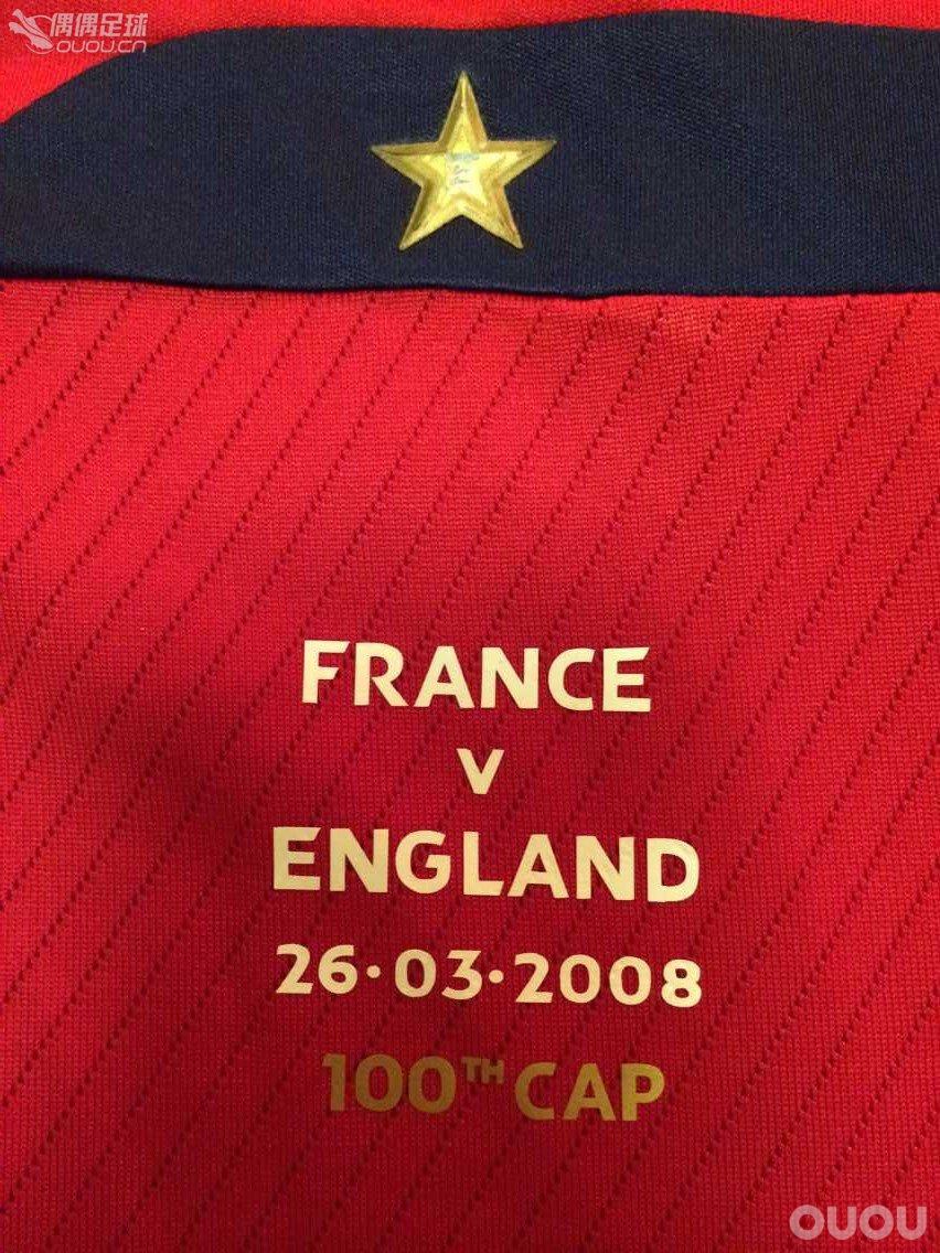 近日收了件小贝的英格兰百场,各位大神帮我看看,正品与否?