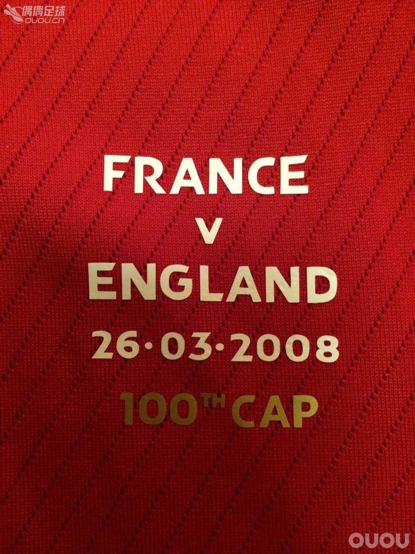 近日收了件小贝的英格兰百场,各位大神帮我看看,正品与否?